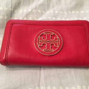 Tory Burch Stacked logo leather wallet